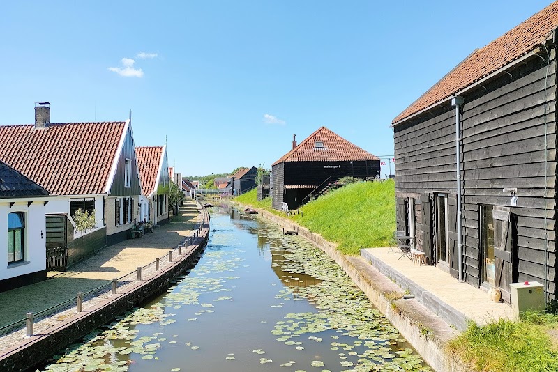 Foto van de witte villa