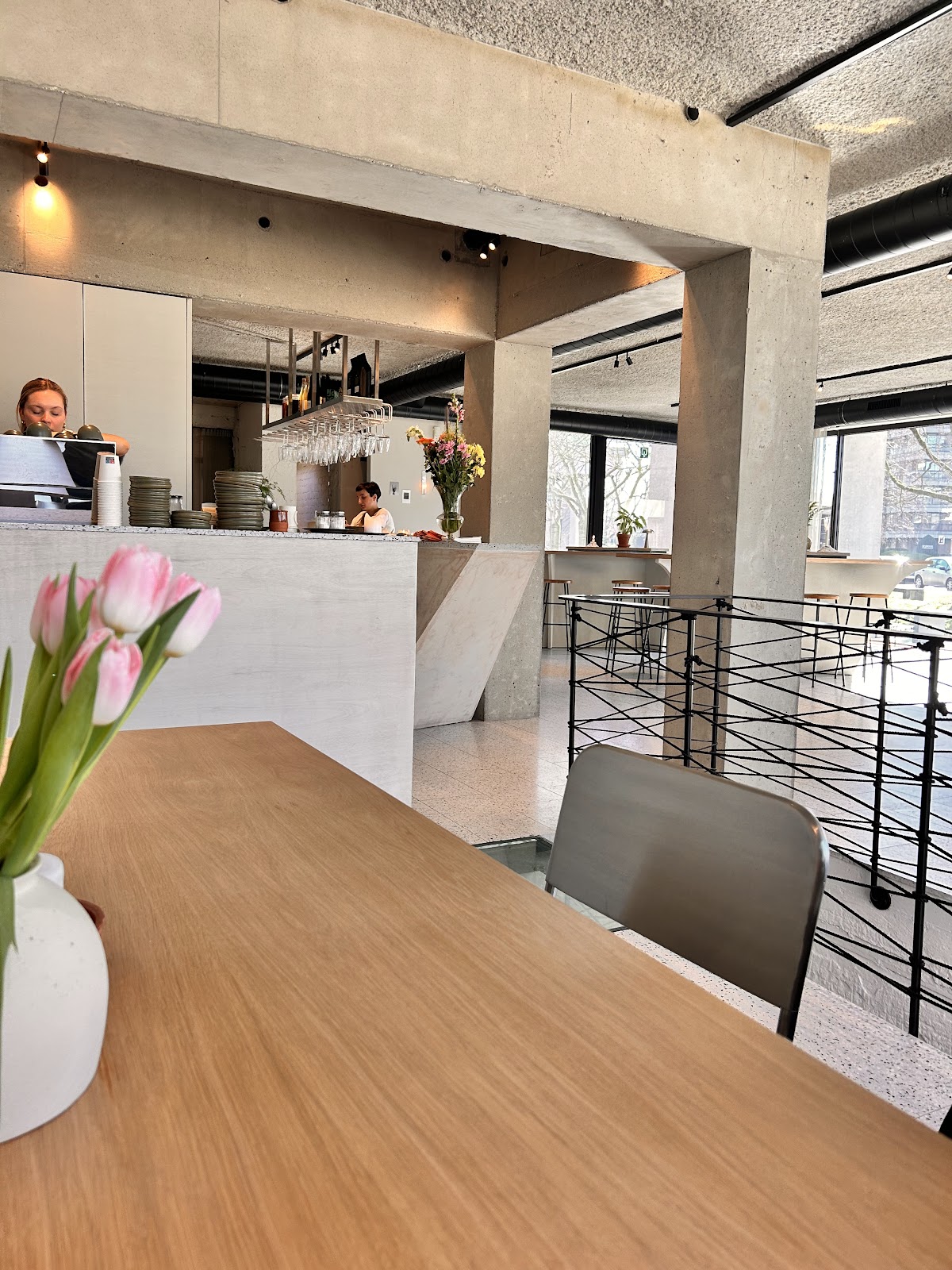 Foto van Brousse Table