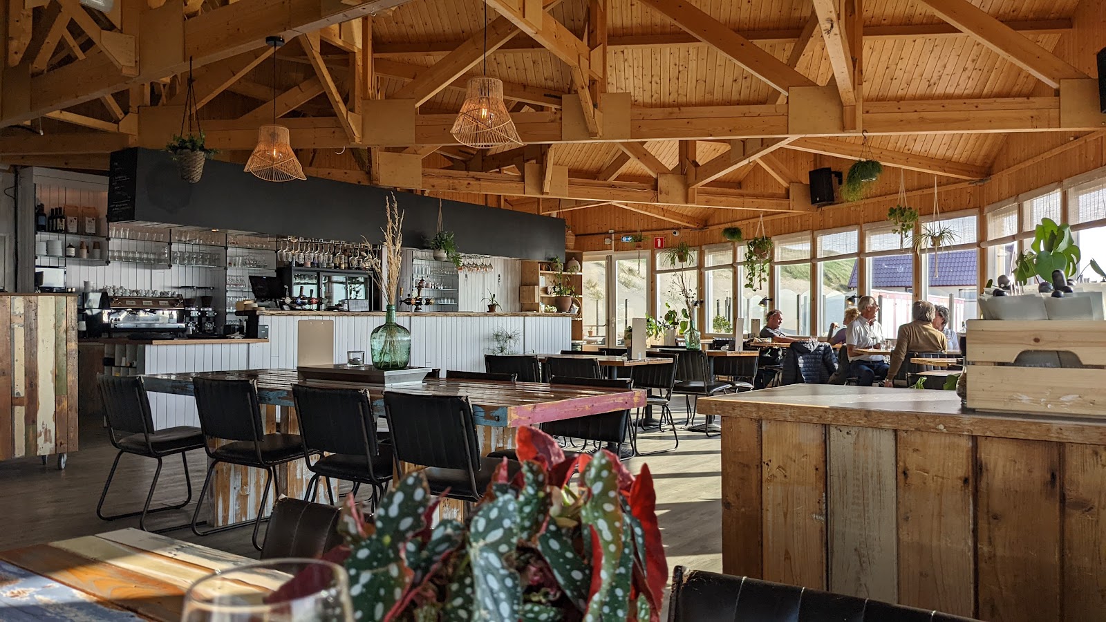 Foto van strandpaviljoen TXIKI