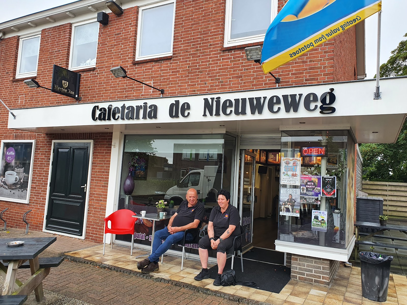 Foto van Kafetaria De Nijewei (Tjeerd Patat)