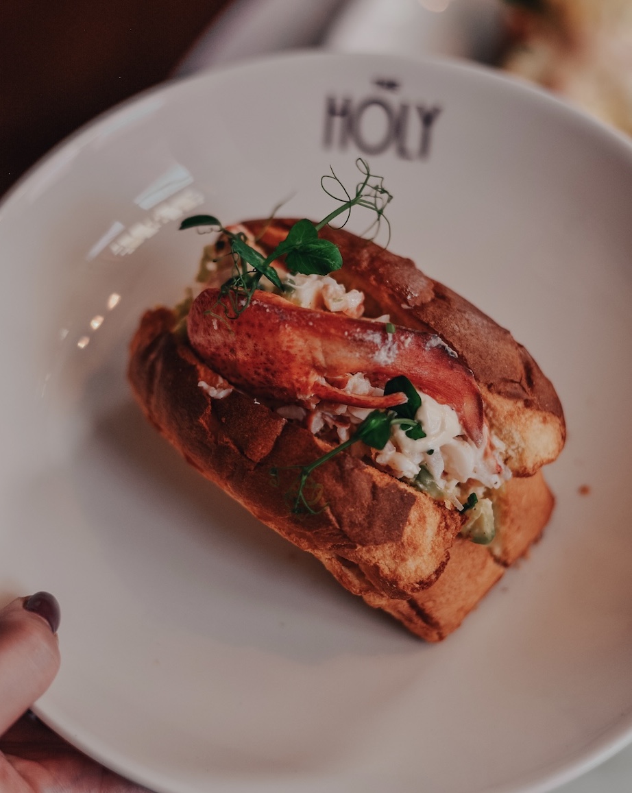 Foto van The Holy