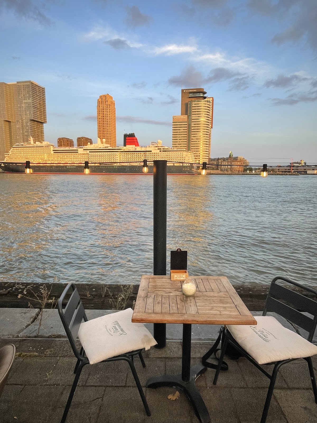 Foto van Twenty7 aan de Maas