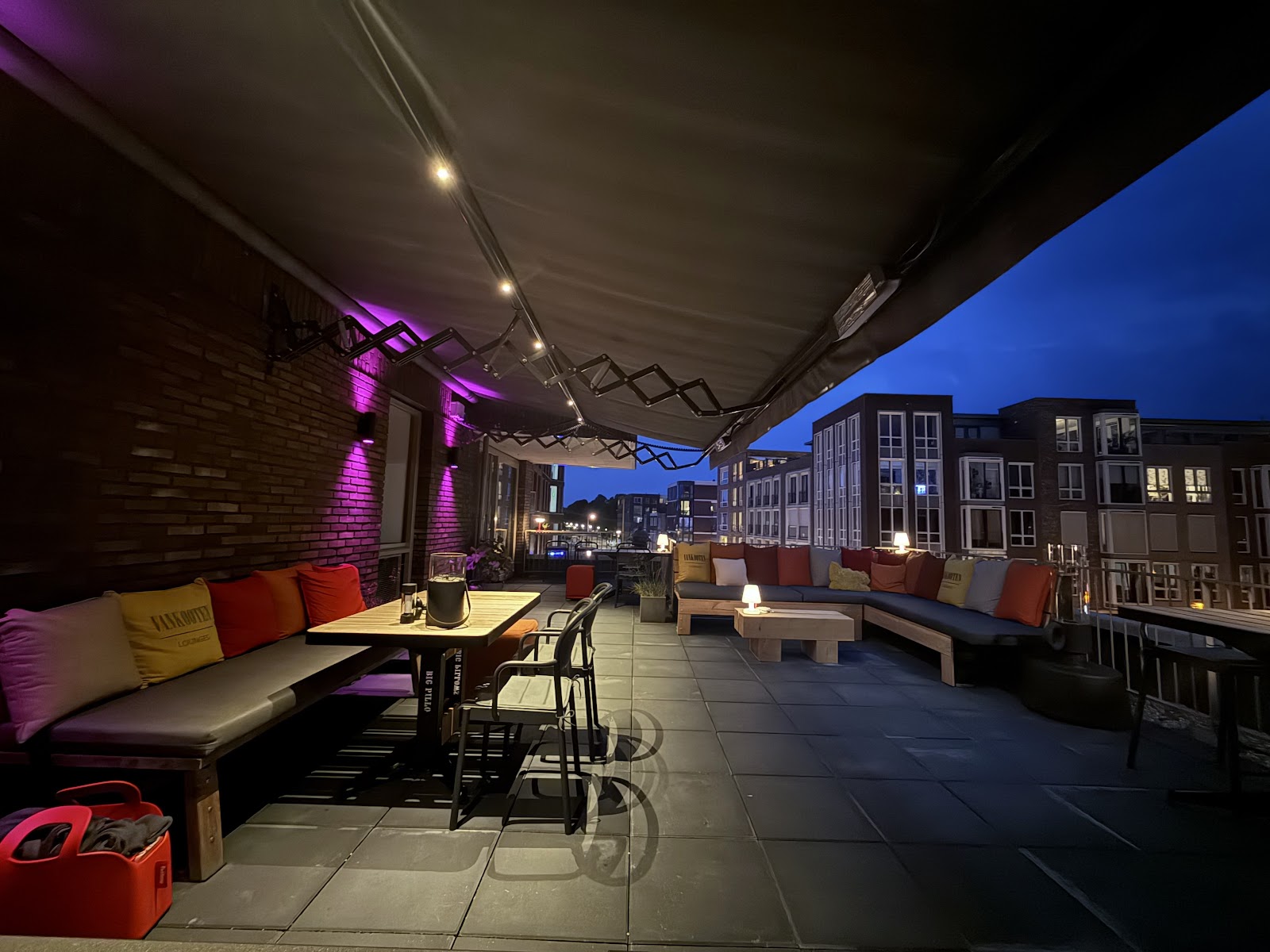 Foto van VK ROOFTOP LOUNGE — private members’ club —