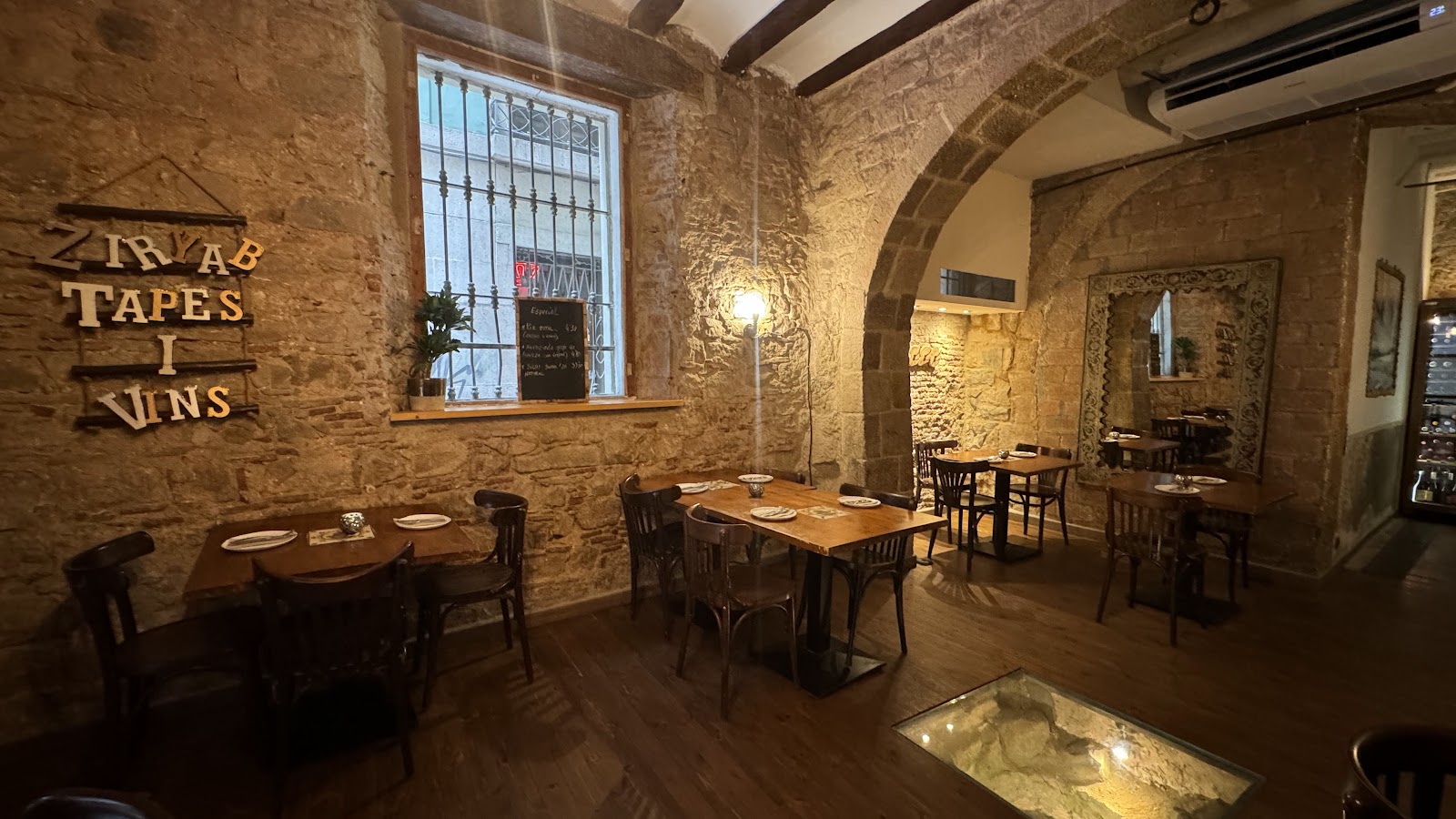 Foto van Ziryab Fusió Tapes Bar