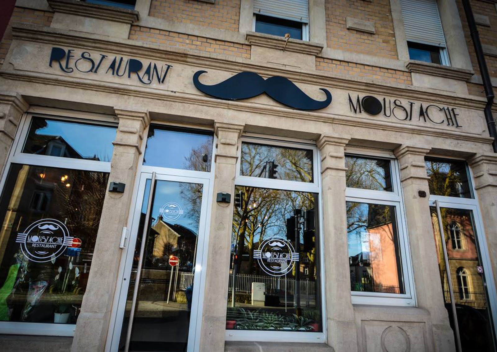 Foto van Moustache