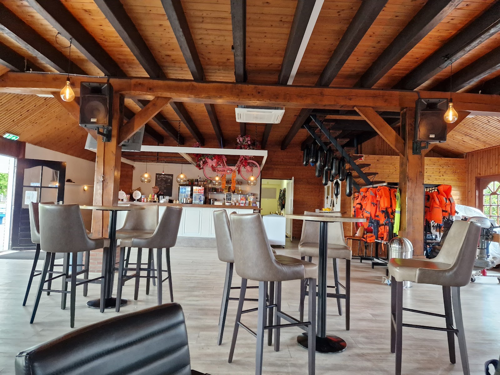 Foto van Giethoorn aan zee | Bootje huren & Restaurant