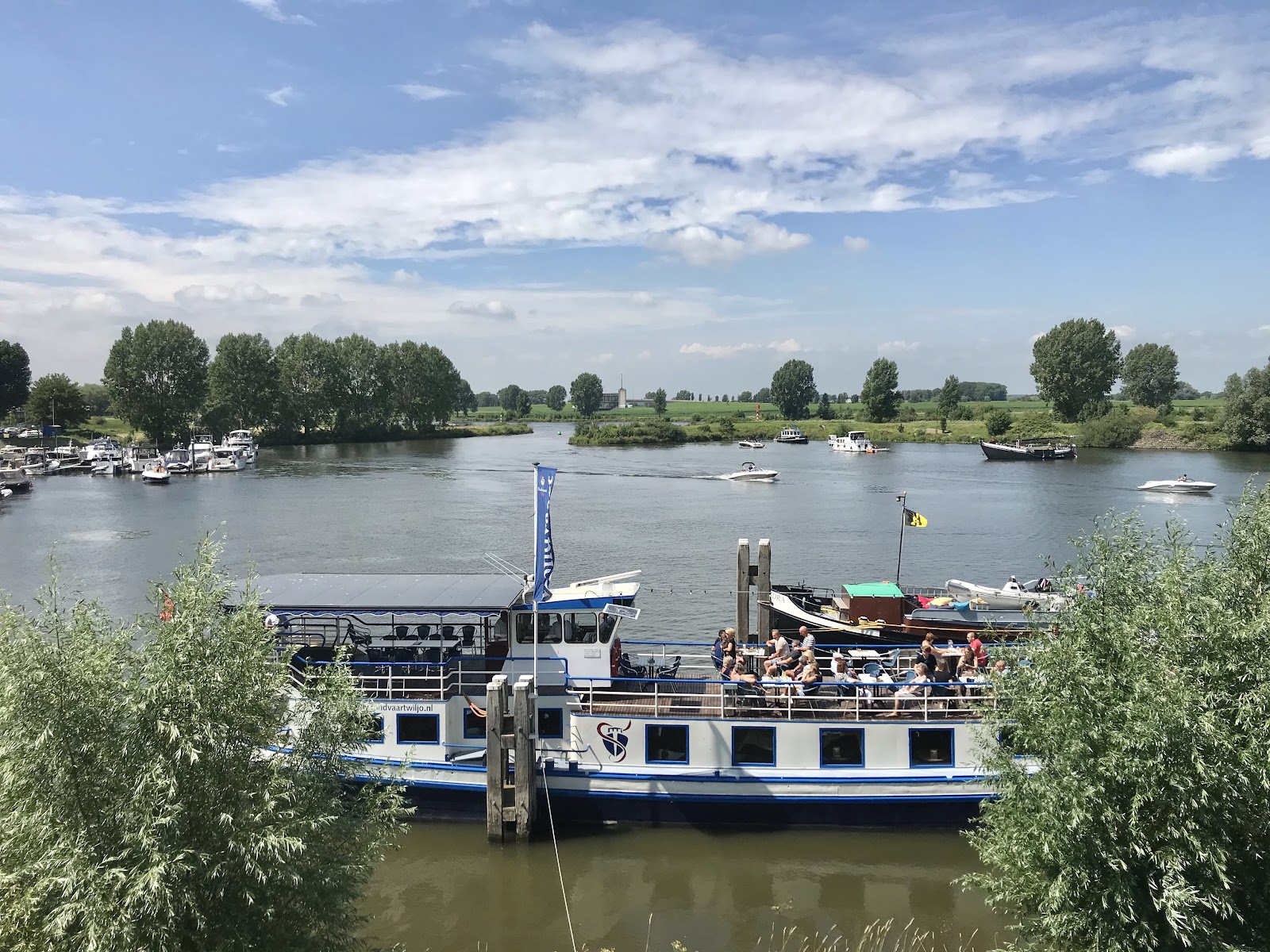 Foto van Rondvaart metb eten en drinken Ronassis Haven Heusden