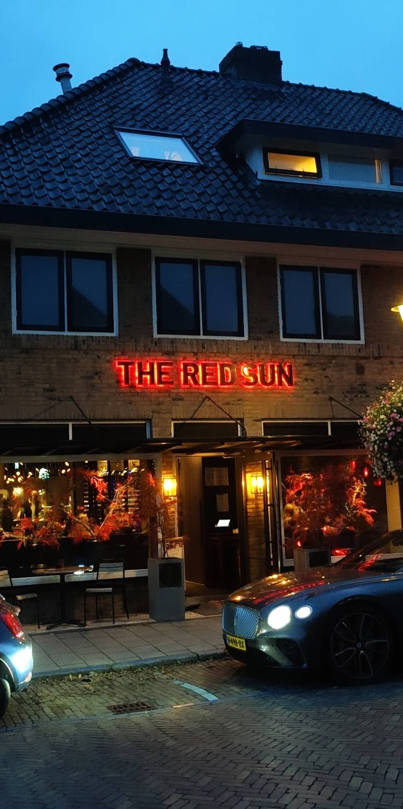 Foto van The Red Sun