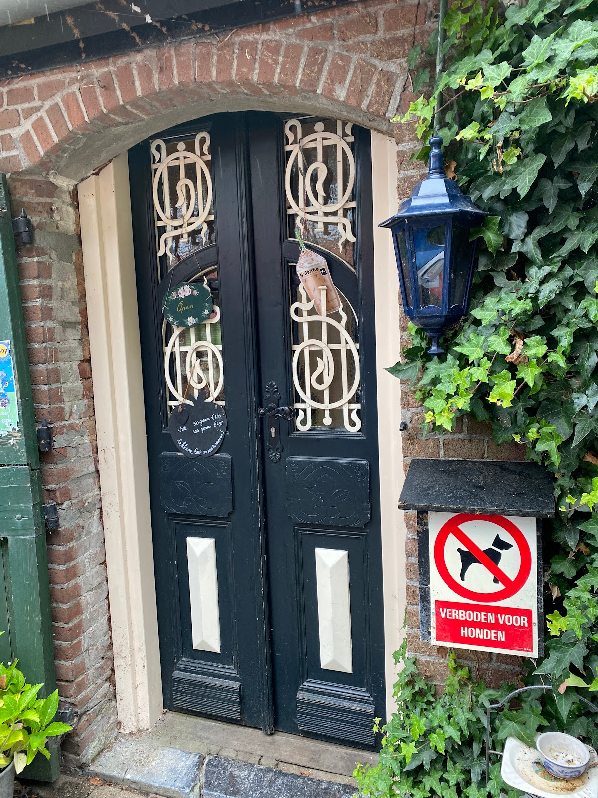 Foto van De Prullenkast