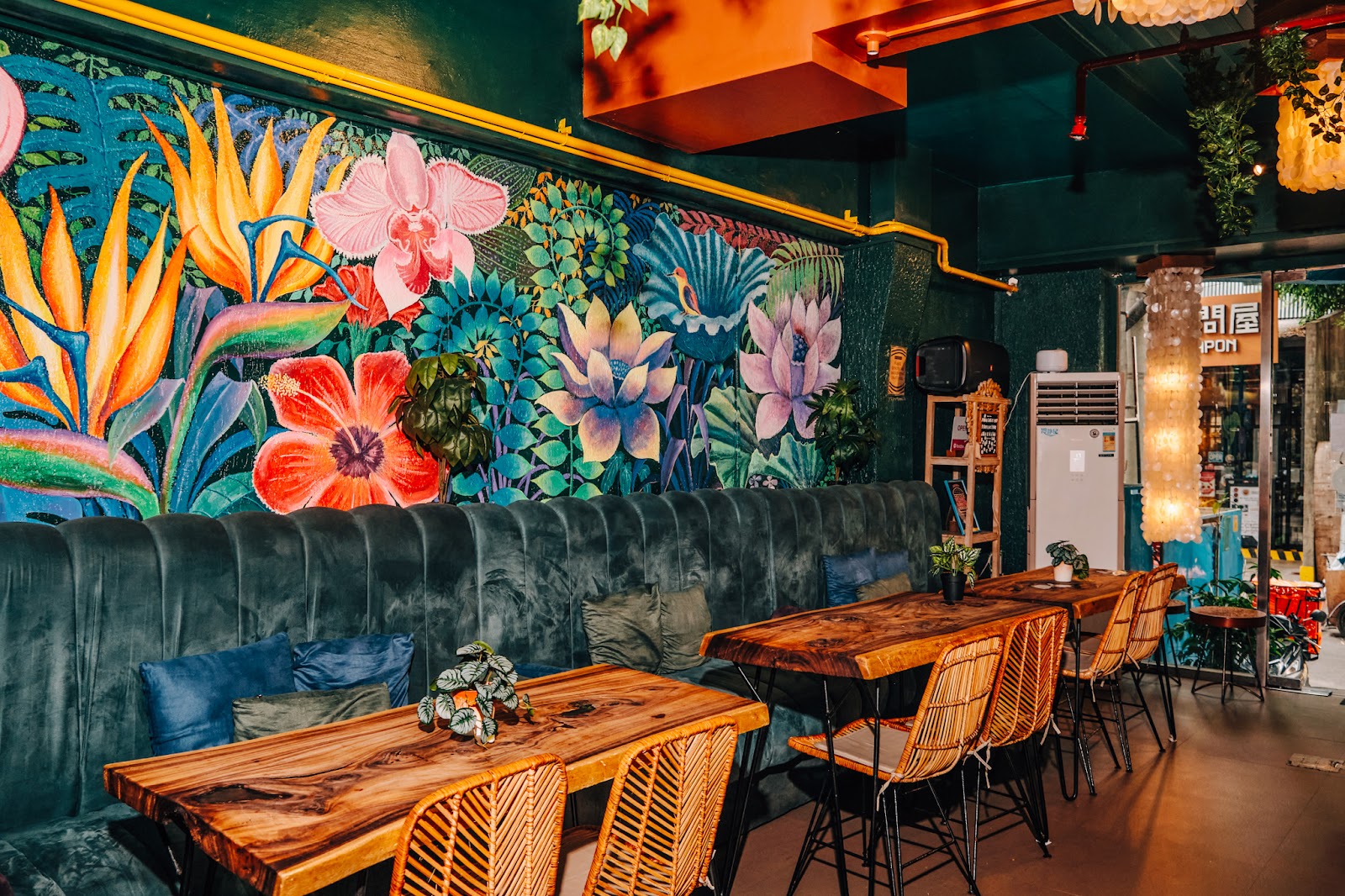 Foto van Cosmic Poblacion, Makati - A Vegan Restaurant & Cafe