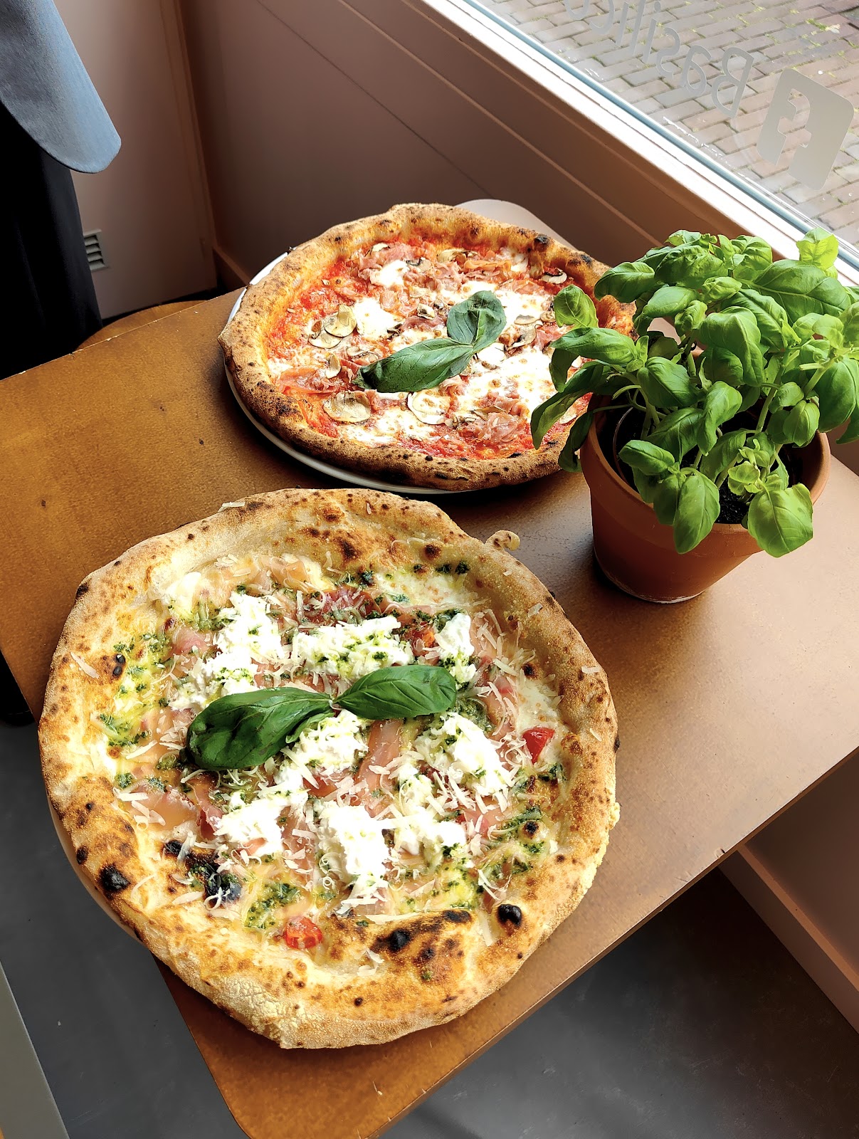 Foto van Basilico Neapolitan Pizza Lovers