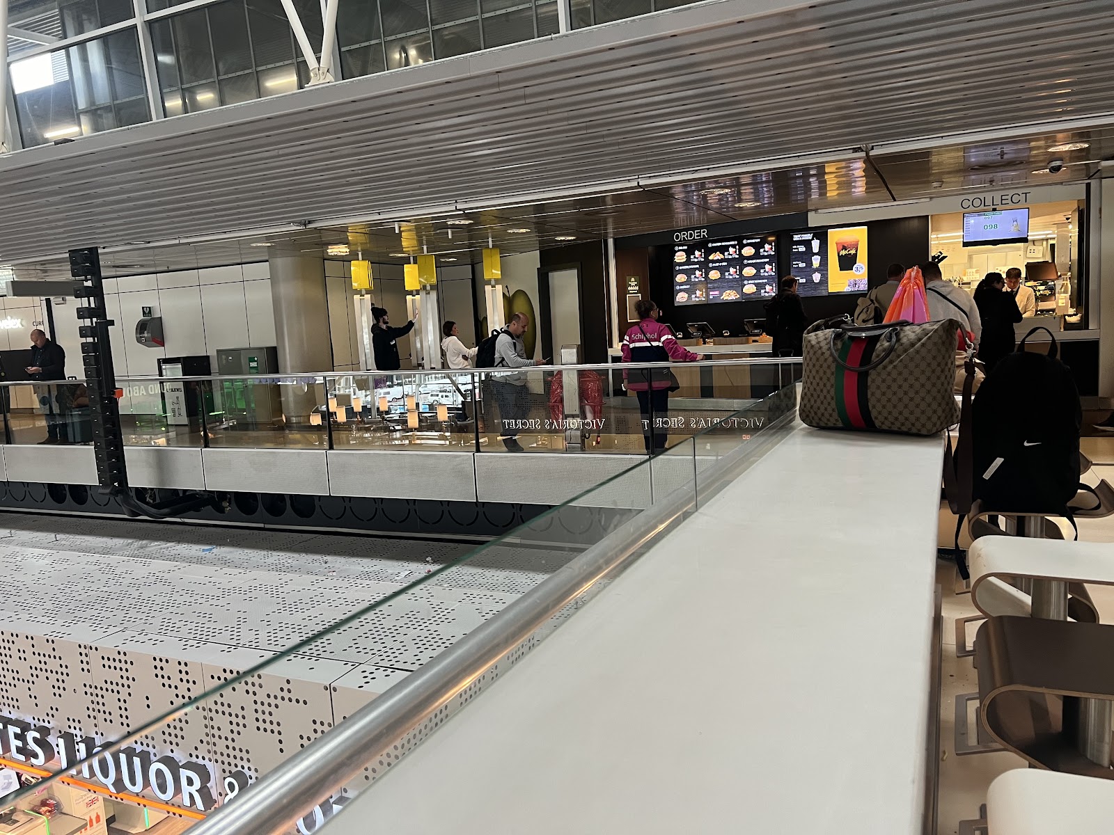Foto van McDonald's Airport Schiphol Lounge 2