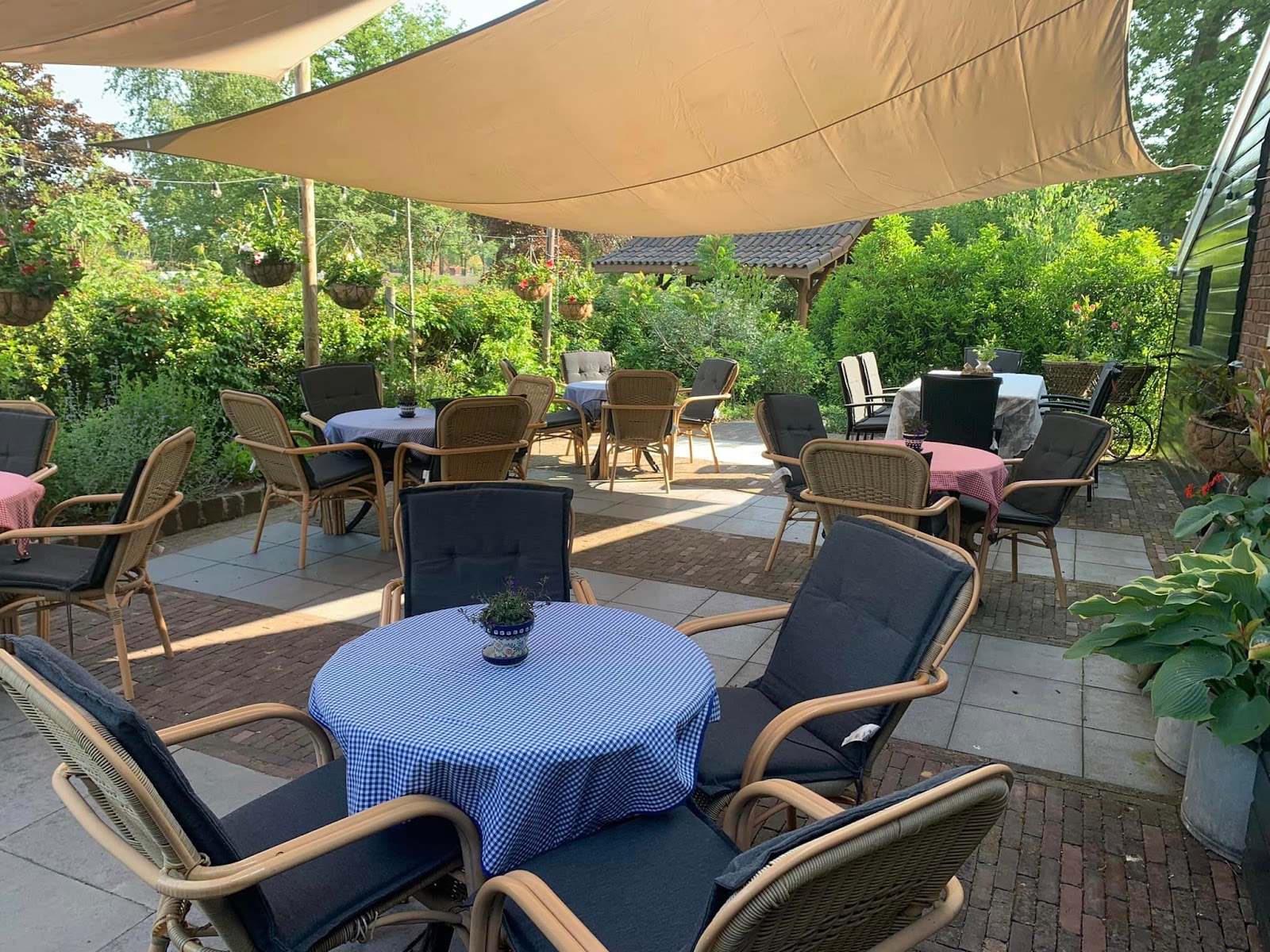 Foto van Het erf terras Herberg 't Hengeveld