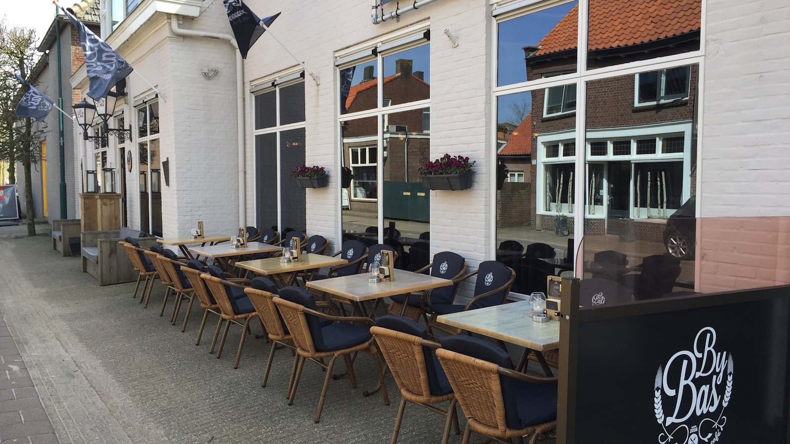 Foto van “Bij Bas”