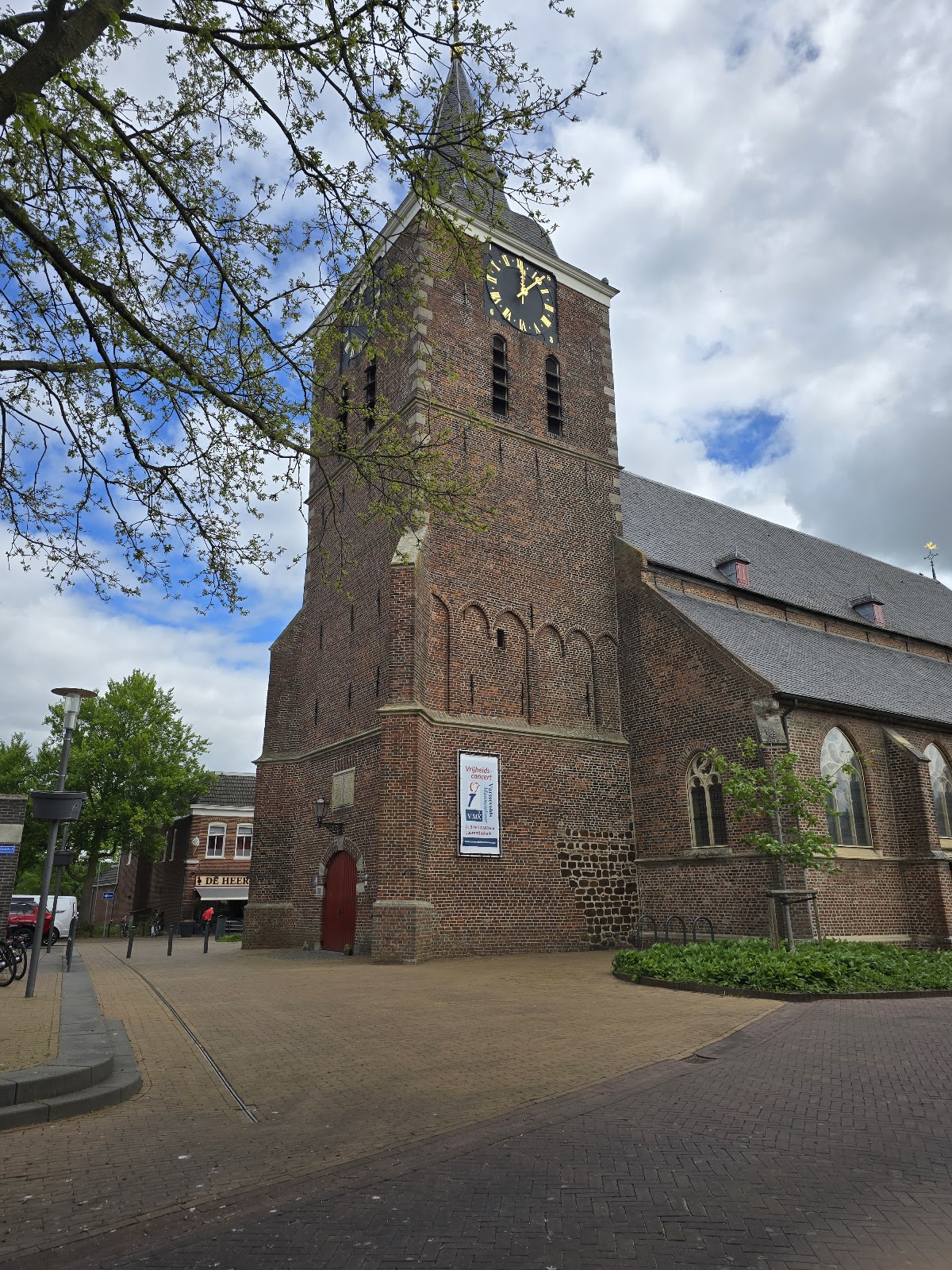 Foto van 4 aan het Plein