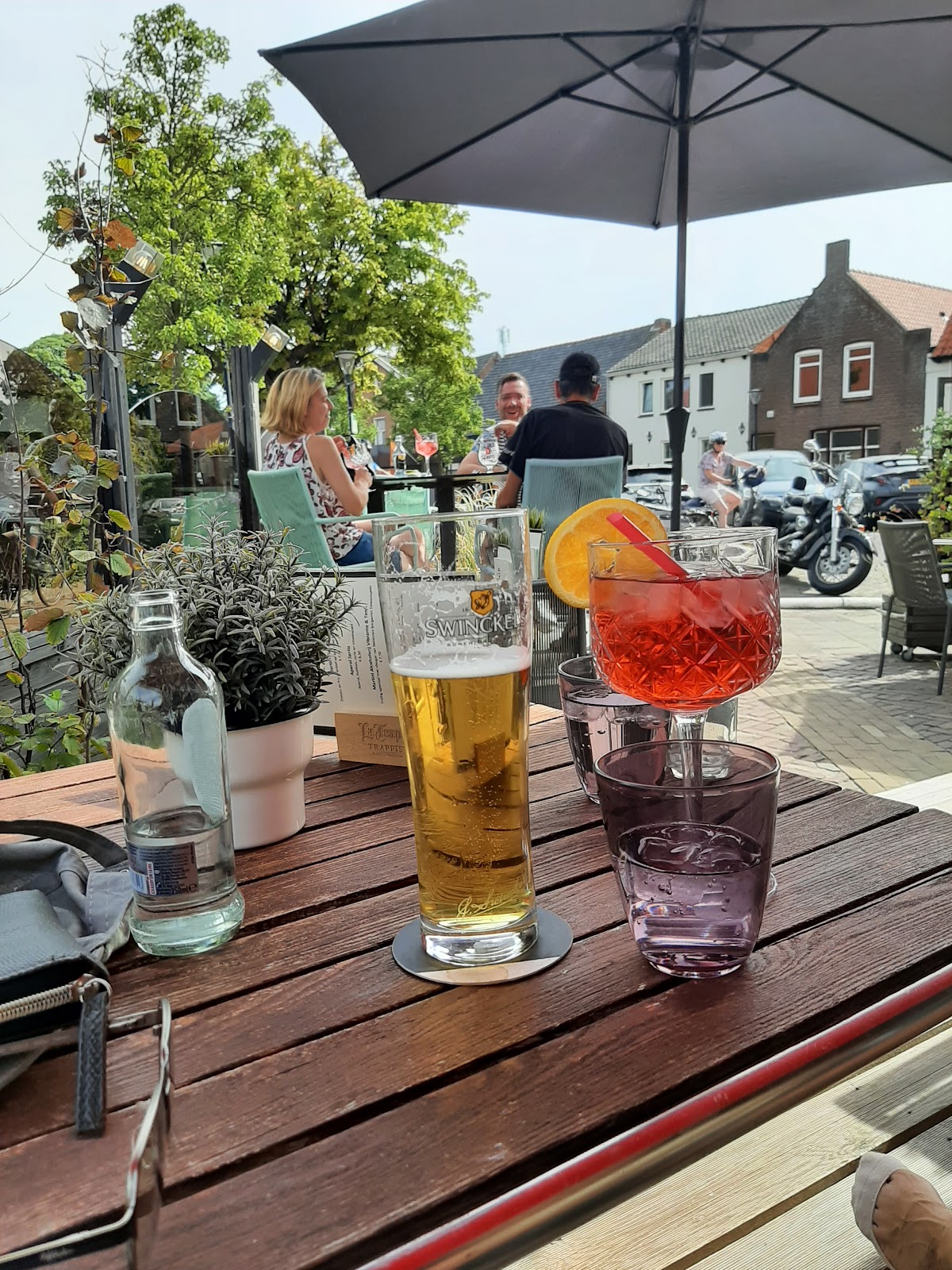 Foto van The Talk Of The Town