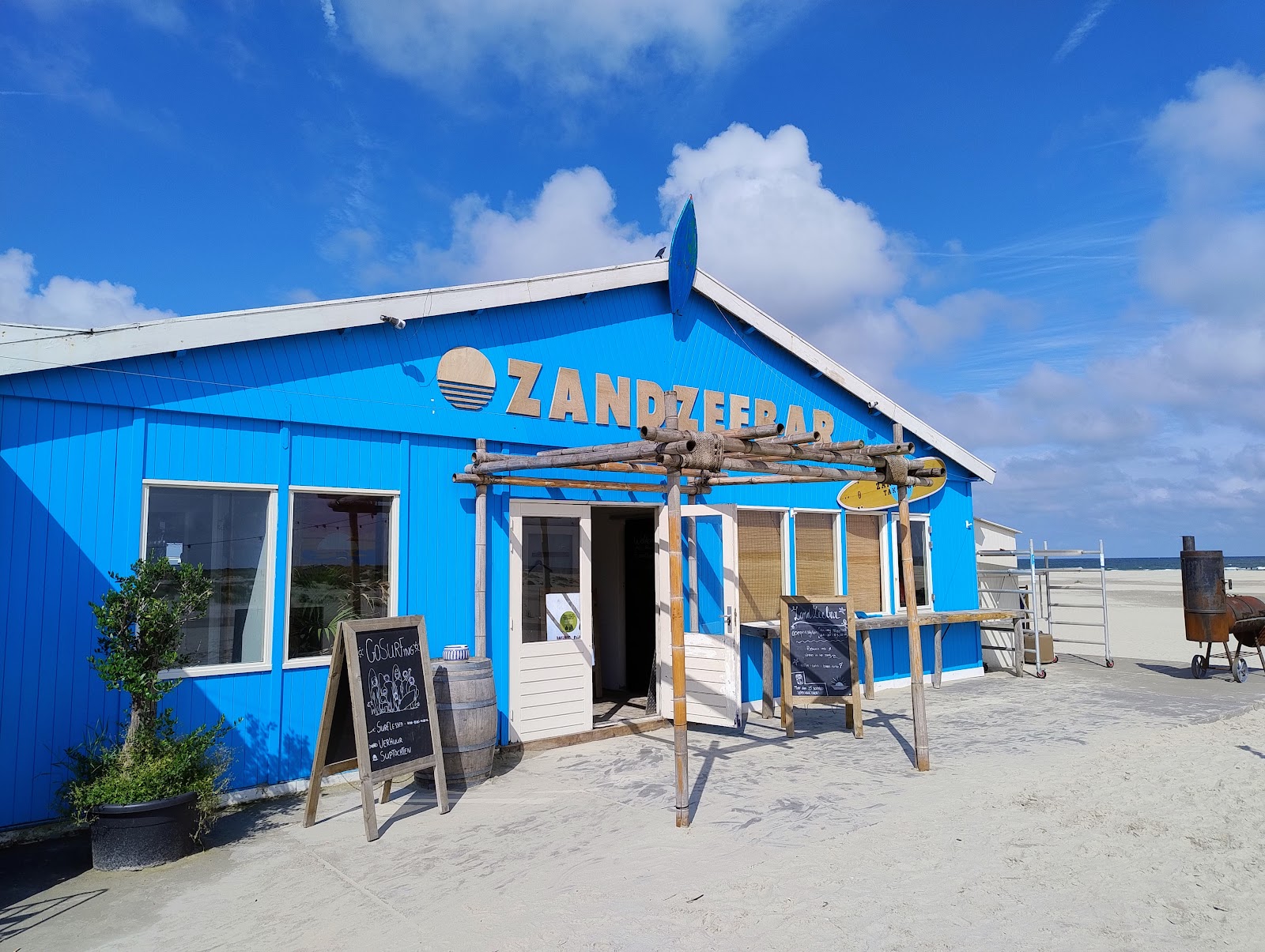 Foto van Zandzeebar