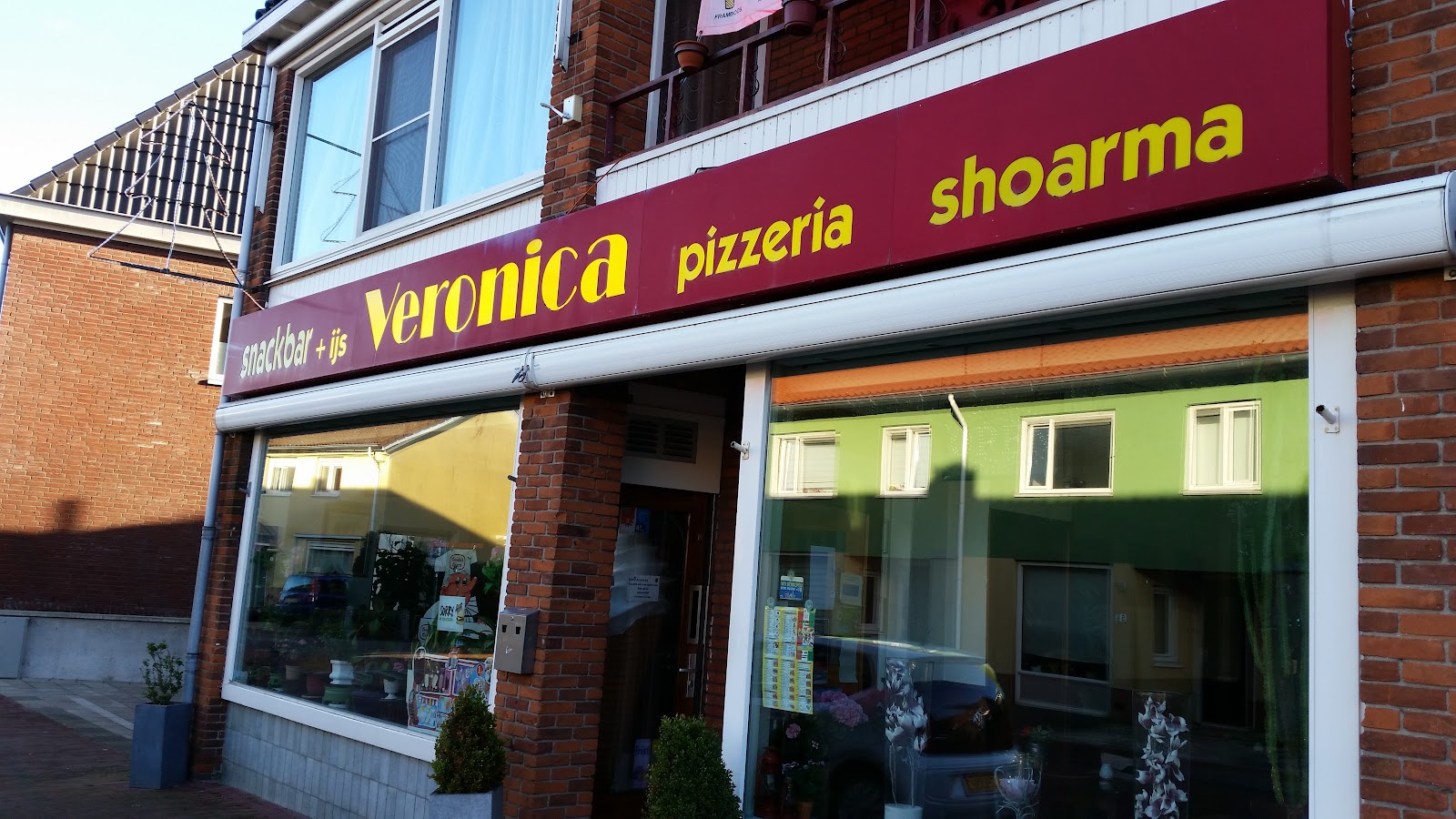 Foto van Snackbar Veronica - IJs & Pizzeria