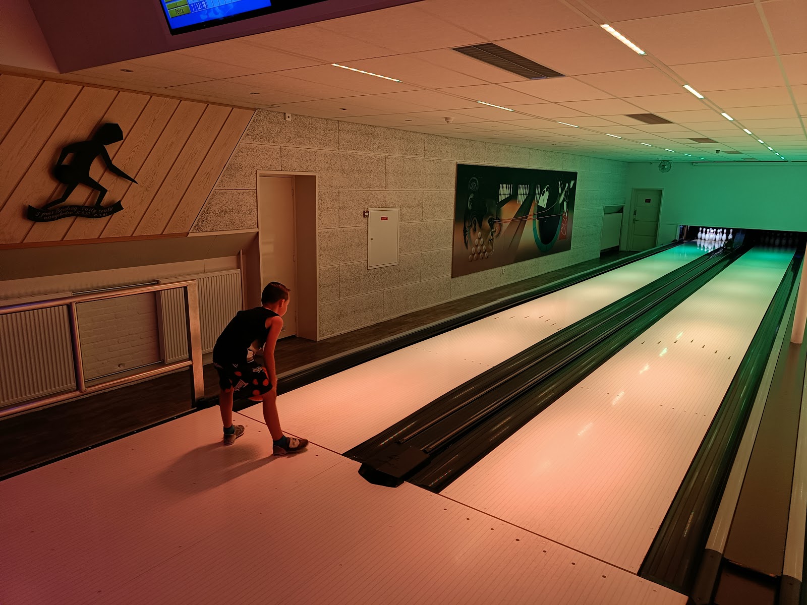 Foto van 't Bourgondisch Hof | Bowling Waalwijk | GlowGolf Waalwijk | Private Karaoke Bar | Pool | Shuffleboard | Partycentre | Grill