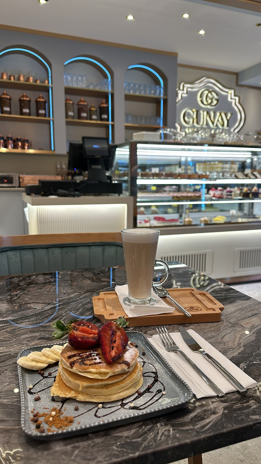 Foto van Gunay Sweets Café