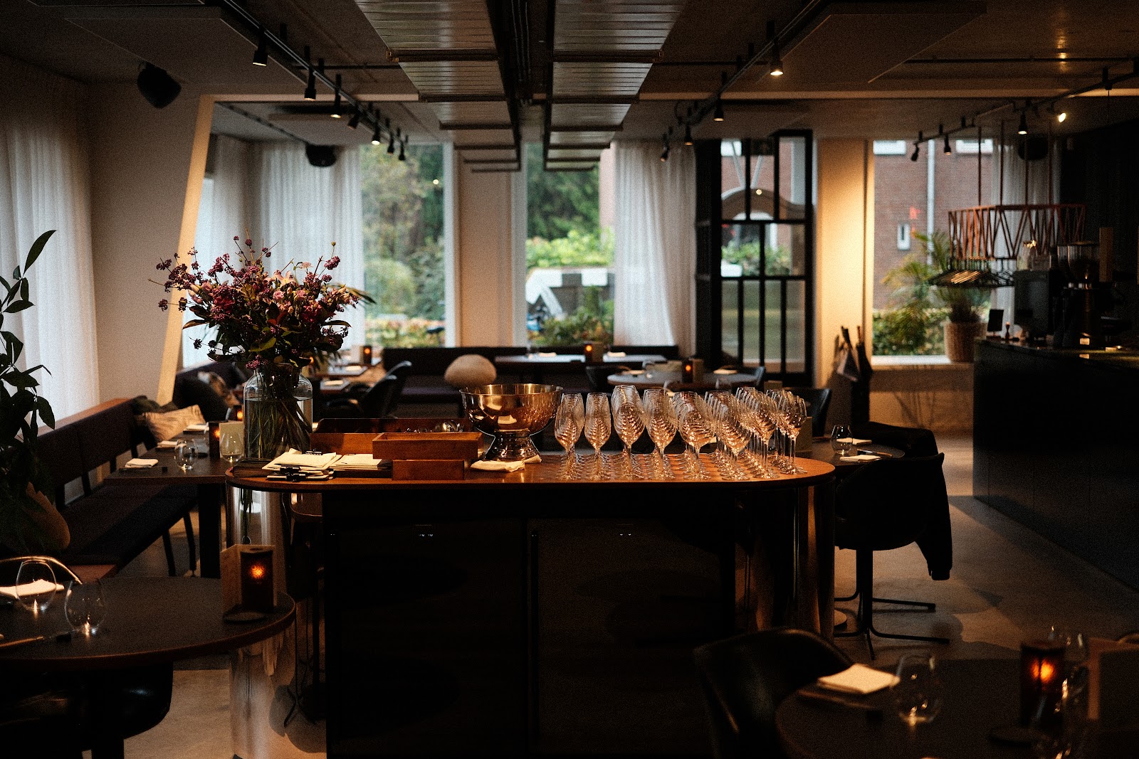 Foto van Dinner at Six