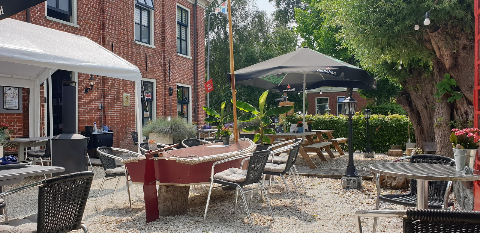 Foto van Grand Indonesisch Café de Pool De Herberg van eenrum en B&B