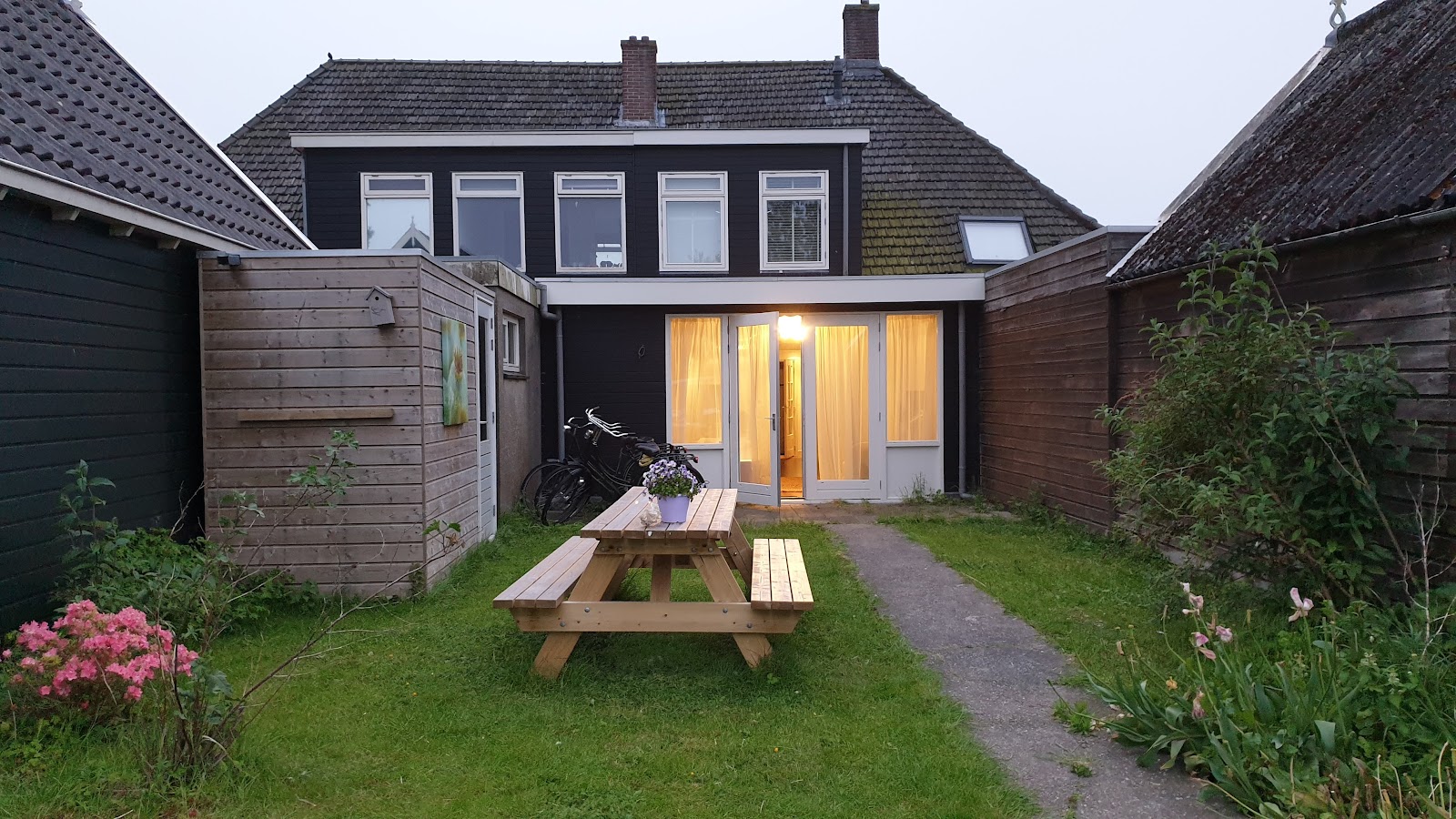 Foto van huis aan vaarwater