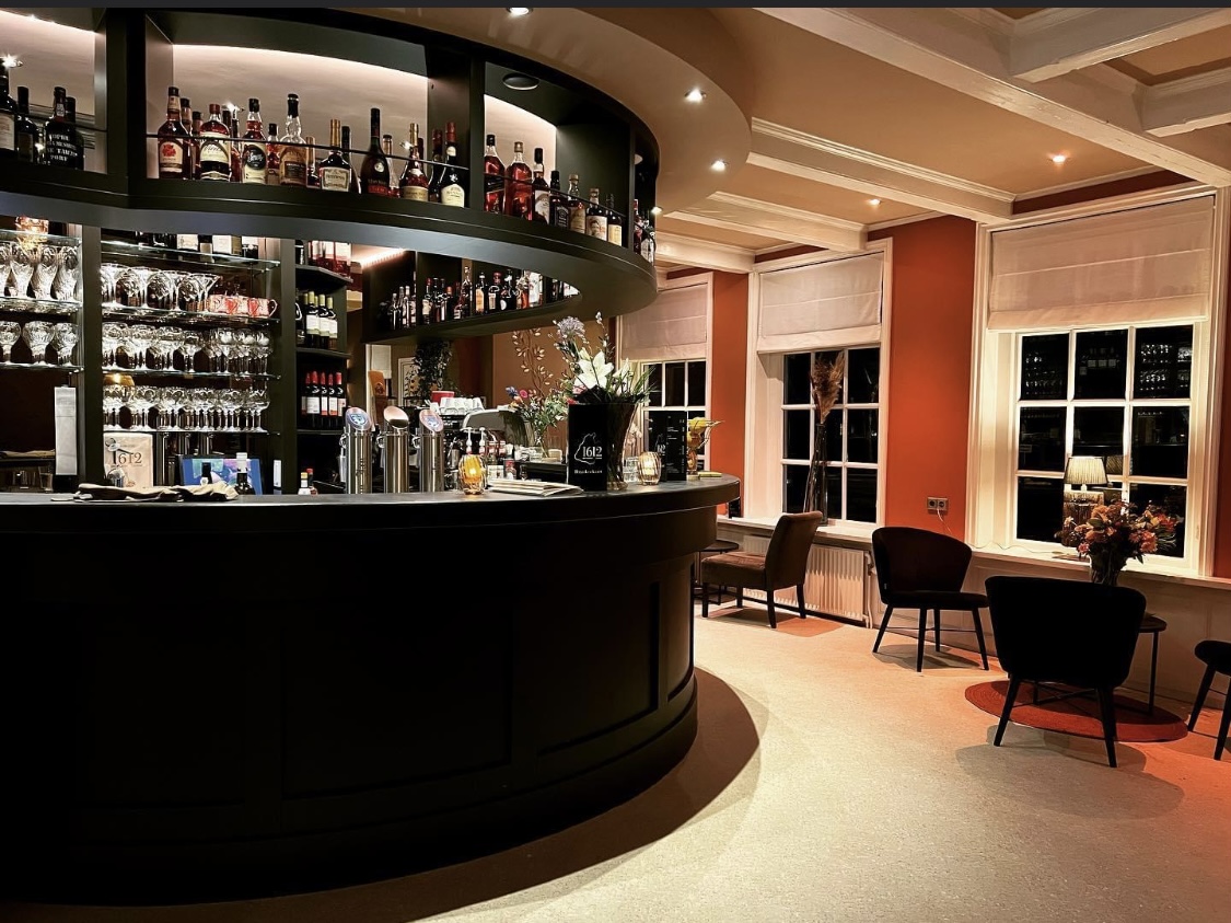 Foto van 1612 Restaurant & Lounge