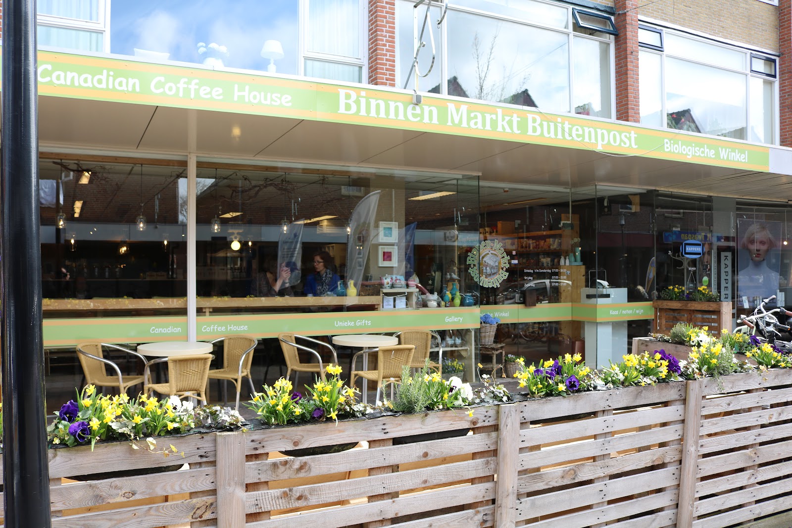 Foto van Binnen Markt Buitenpost